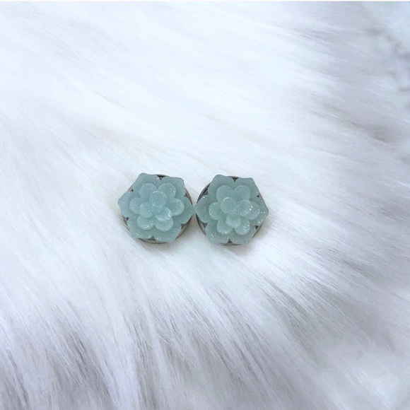 HP Mint Green Succulent Earrings - Picture 3 of 5
